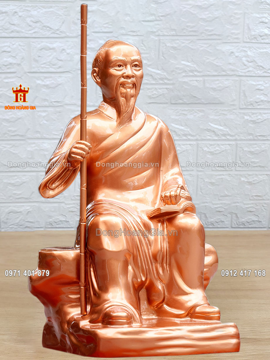Pho tượng Lê Hữu Trác được đúc hoàn toàn thủ công truyền thống